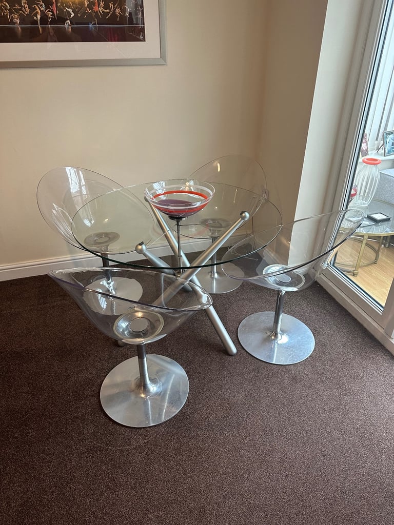 Ero(s) by Katell Italian Dinning table and Chairs 