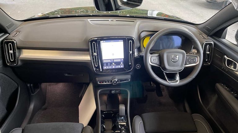 2025 Volvo XC40 2.0 B4P Ultra Black Edition 5dr Auto ESTATE PETROL Automatic