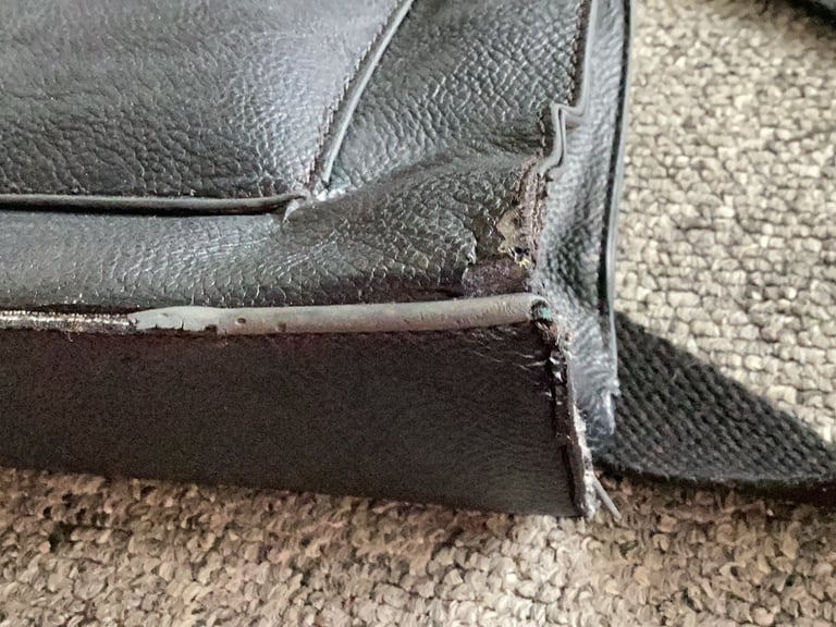 BLACK HANDBAG