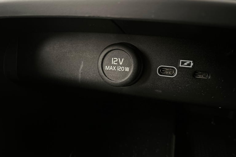 2023 Volvo XC40 Core, B3 mild hybrid, Petrol ESTATE Petrol/Electric Hybrid Automatic