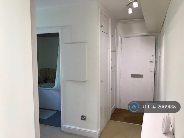 2 bedroom flat in Nunhead Lane, London, SE15 (2 bed) (#2669138)