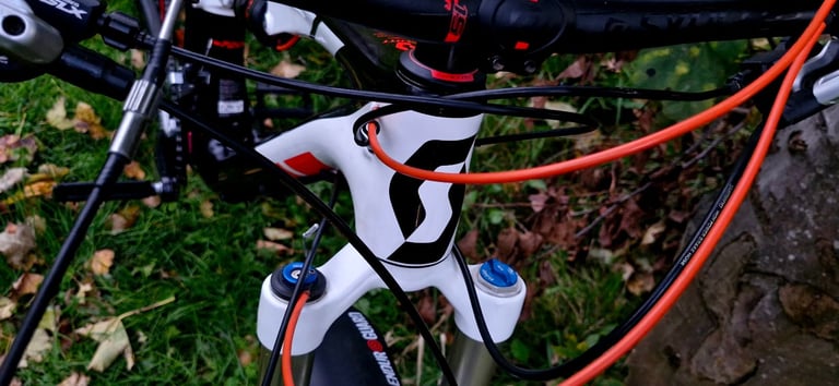 SCOTT GENIUS CARBON💥 FOX FRONT/BACK SUSPENSIONS USED 2-3 TIMES SIZE MEDIUM £650  