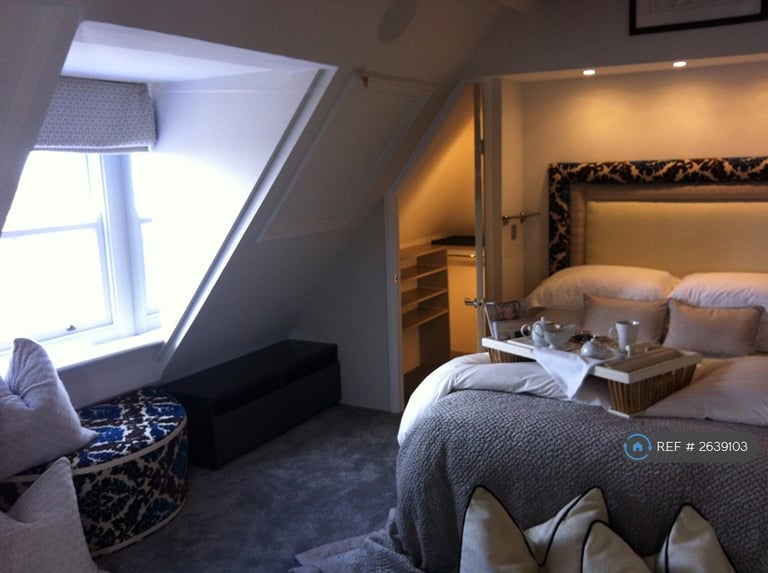 2 bedroom flat in The Clock Tower, Southsea, PO4 (2 bed) (#2639103)