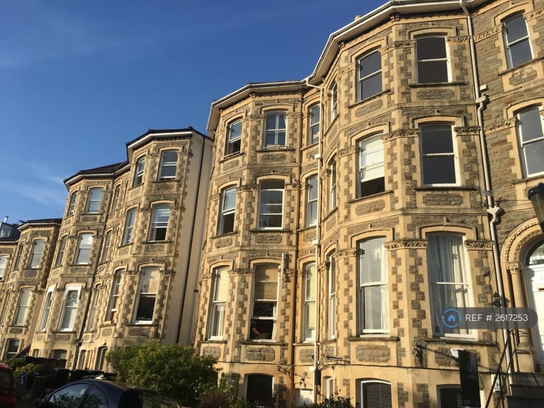 2 bedroom flat in Royal York Villas, Bristol, BS8 (2 bed) (#2617253)