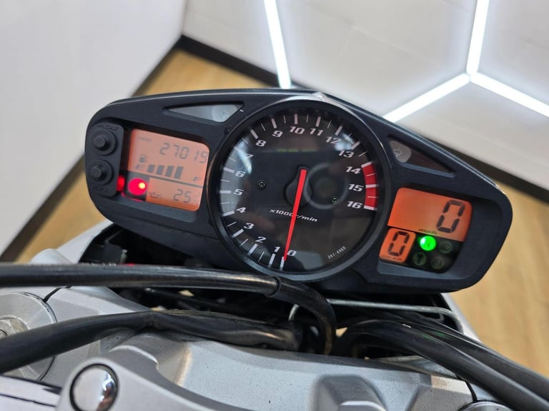 Suzuki GSR600 Blue 2006 - Crash Bungs, Adjustable Levers, Gear Indicator