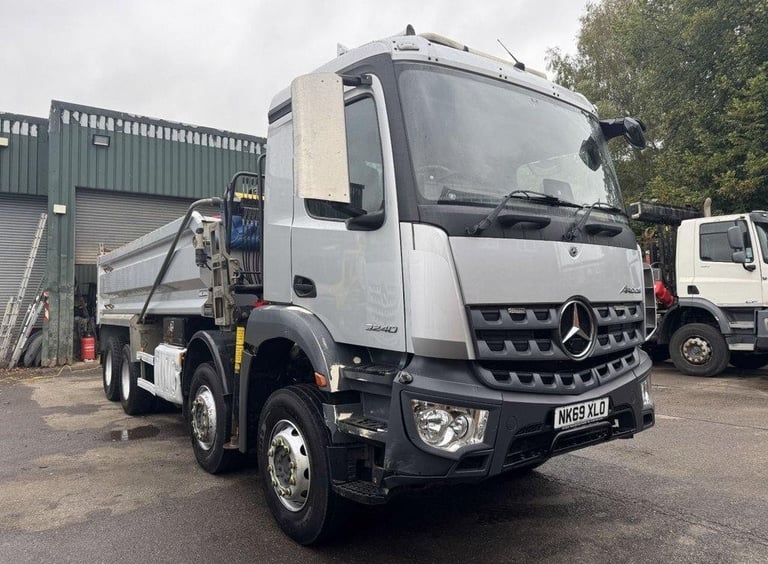 image for 2020 MERCEDES AROCS 3240 8X4 GRAB TIPPER