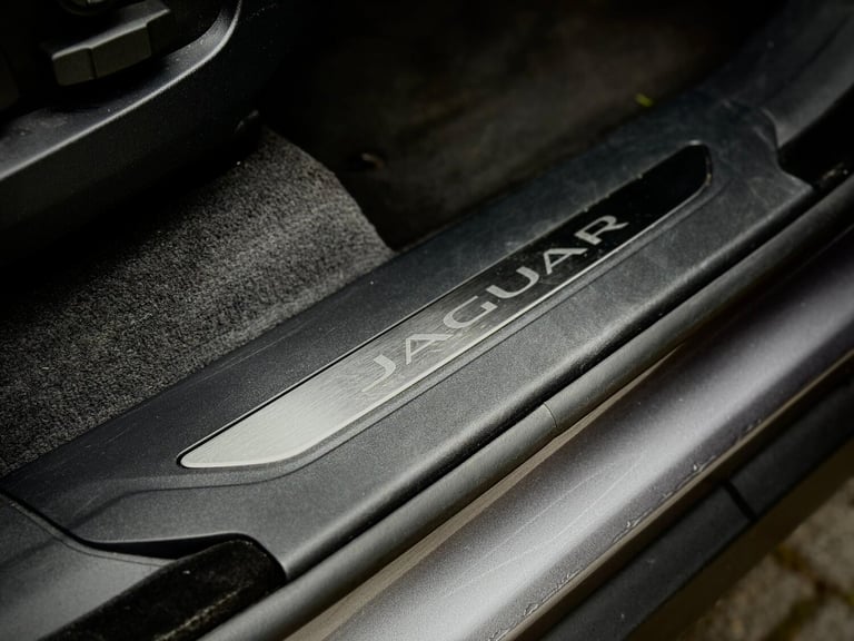 2024 Jaguar F-Pace 2.0 D200 MHEV R-Dynamic SE Black SUV 5dr Diesel Auto AWD Euro 6 (s/s) (204  ES...