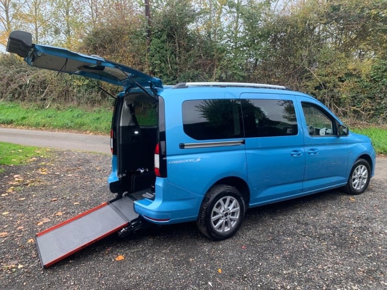  Ford Tourneo Connect 2.0 EcoBlue Titanium 5dr WHEELCHAIR ACCESSIBLE VEHICLE 4
