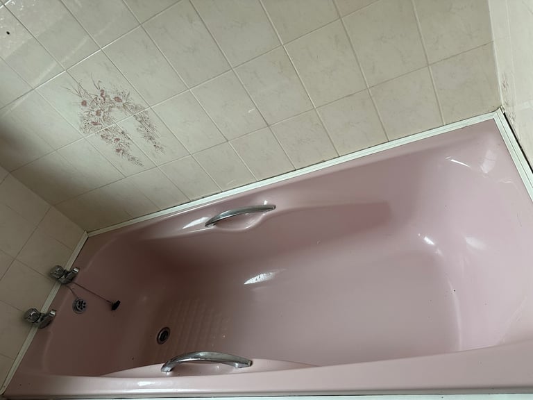 Original pink bathroom suite