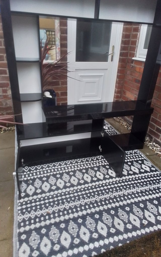 LARGE MEDIA UNIT 