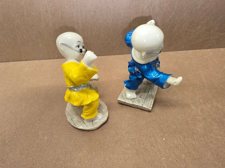2 x Vintage Chinese Fighting Figures 
