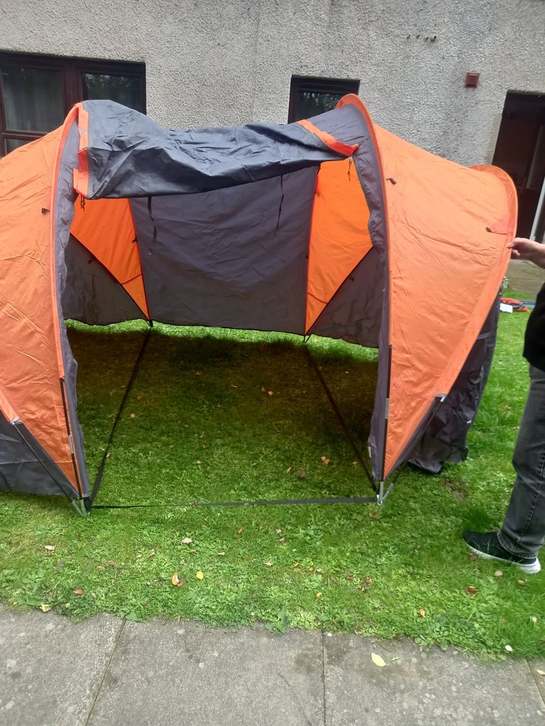 Aventura orange and black 3/4 people tent 