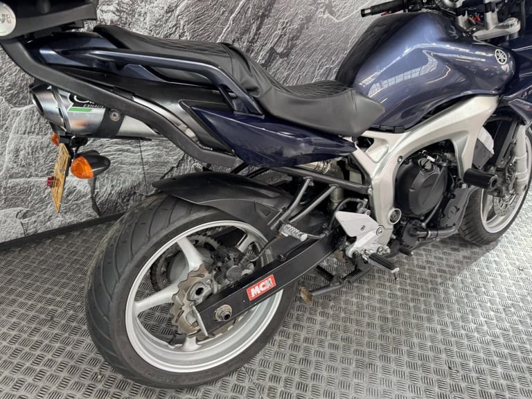 YAMAHA FZ6 FAZER 600 2004