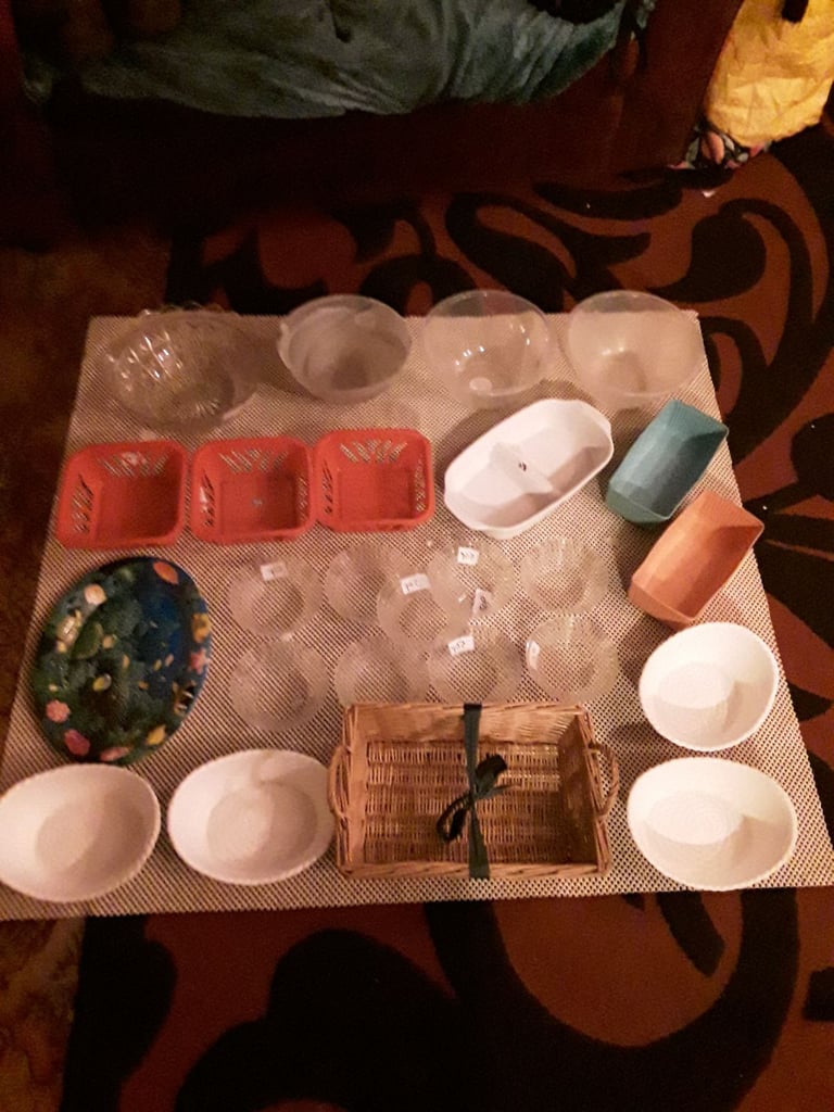 image for 25 bowls, trays and baskets