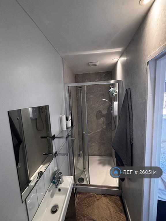 1 bedroom in Lower Cippenham Lane, Slough, SL1 (#2605114)