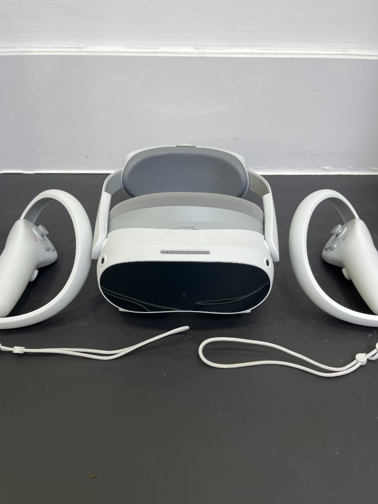 Pico 4 VR Headset