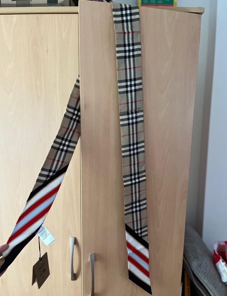 Burberry silk scarf 100% NEW