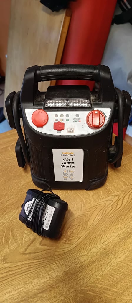 image for Halfords 4in 1 Jump starter pack