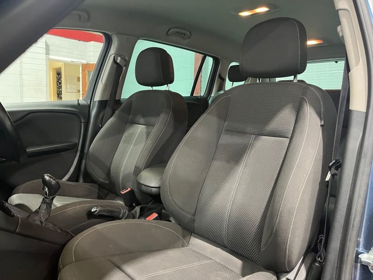 2014 Vauxhall Zafira Tourer 2.0 CDTi SRi MPV 5dr Diesel Manual Euro 5 (130 ps) MPV Diesel Manual