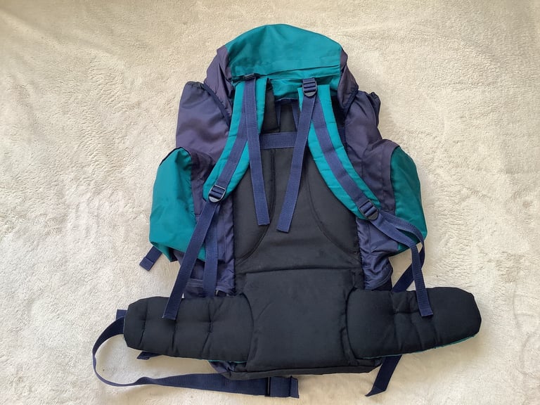 LARGE TREKKING BACKPACK 65Ltrs