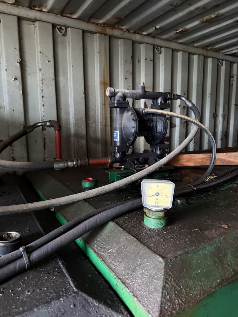 Engine oil hydraulic oil and waste oil tanks in 20ft container 