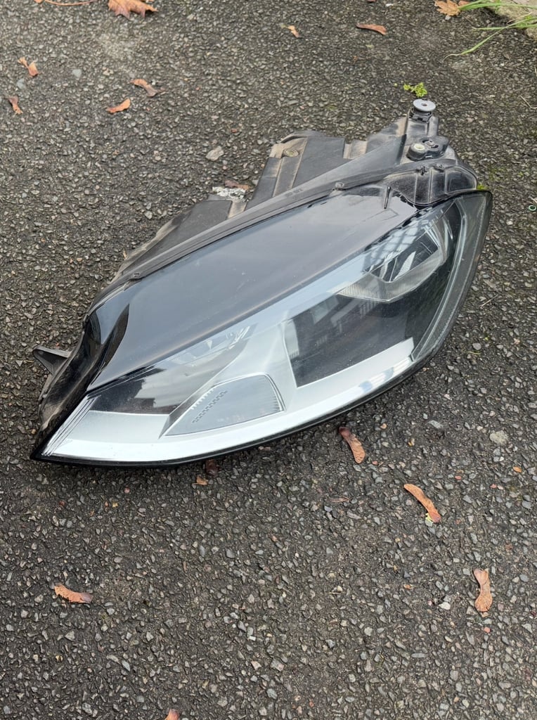 Mk7 golf passenger side headlight