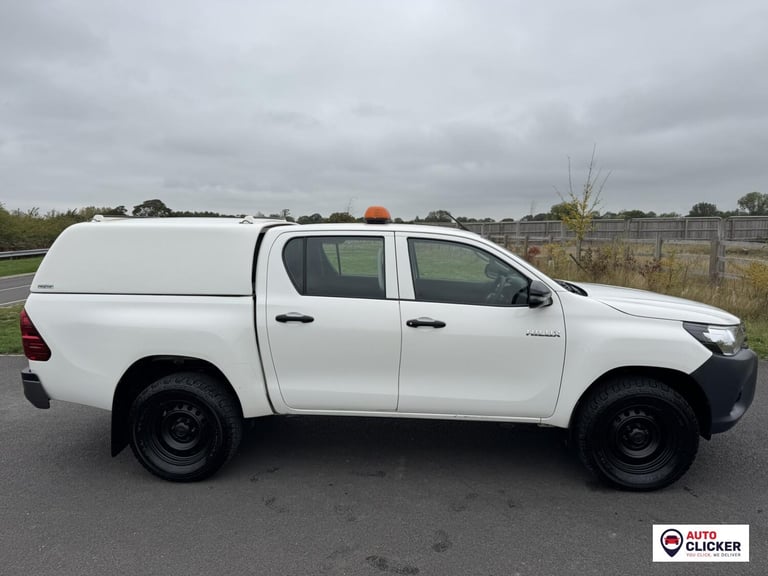 2020 Toyota Hilux 2.4 D-4D Active Pickup Extended Cab 4dr Diesel Manual 4WD Euro 6 (3.5t) (15 Pic...