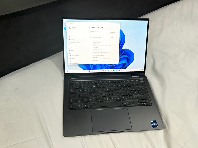 CAN DELIVER,warranty, Dell Latitude 9330 2 in 1 touchscreen laptop tablet i7-1260U 512GB, 16GB ram  