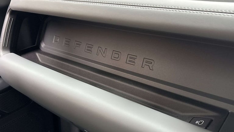 2024 Land Rover Defender 3.0 D250 X-Dynamic HSE 90 3dr Auto ESTATE DIESEL Automatic