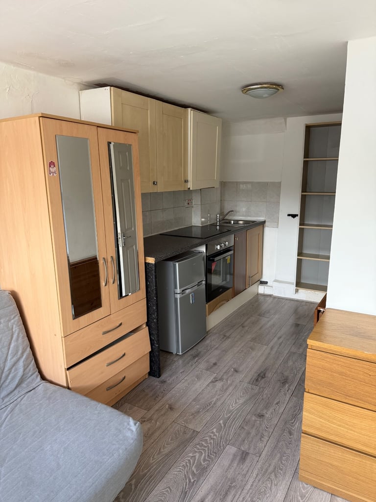 Studio minutes to North Harrow Station utility bills included 