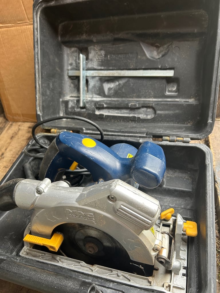 image for CIRCULAR SAW 240v