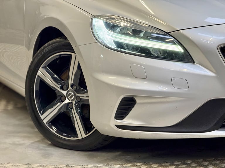 2016 Volvo V40 2.0 D2 R-Design Nav Plus Hatchback 5dr Diesel - 20 POUNDS ROAD