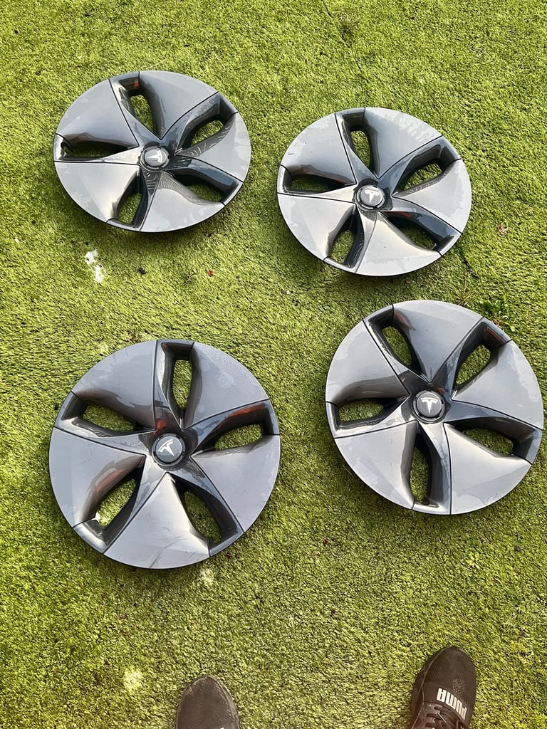 Tesla wheel trims 