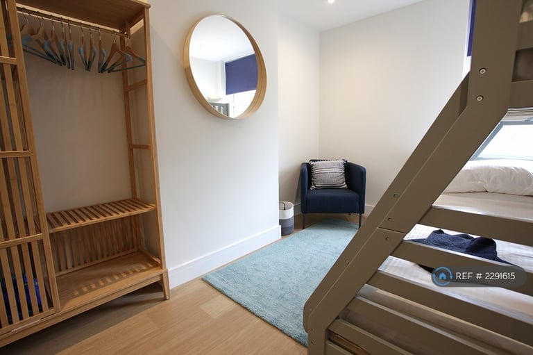 2 bedroom flat in Sandgate High Street, Sandgate, Folkestone, CT20 (2 bed) (#2291615)