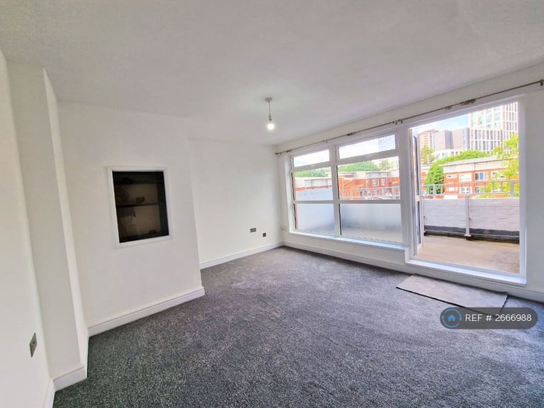 2 bedroom flat in Shepherds Gardens, Birmingham, B15 (2 bed) (#2666988)