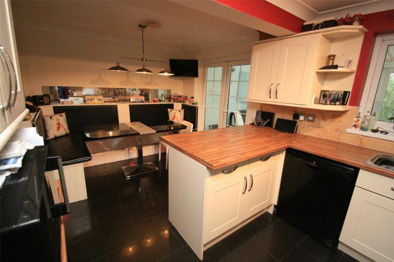 🎉🎉 Spacious and bright room for rent - ILFORD!!🎉🎉