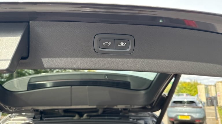 2021 Volvo XC90 Recharge R-Design Pro, T8 AWD plug-in hybrid, 7 Seats Estate Petrol Parallel PHEV...