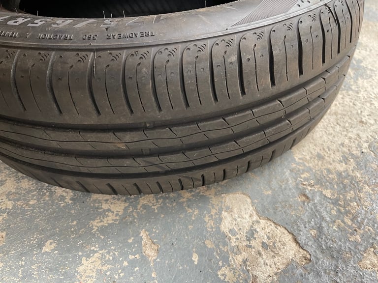 2 x nearly new tyres 