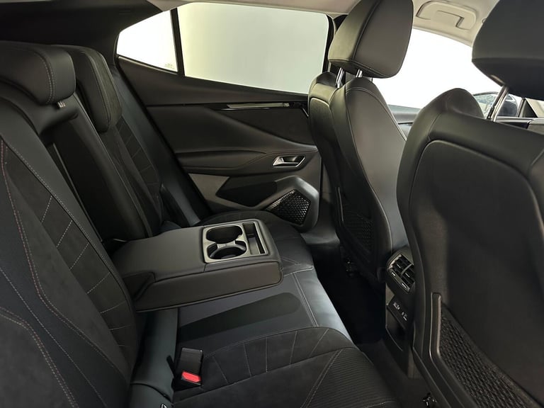 2023 DS Automobiles DS 4 1.6 E-TENSE 12.4kWh Performance Line + EAT8 Euro 6 (s/s) 5dr HATCHBACK P...