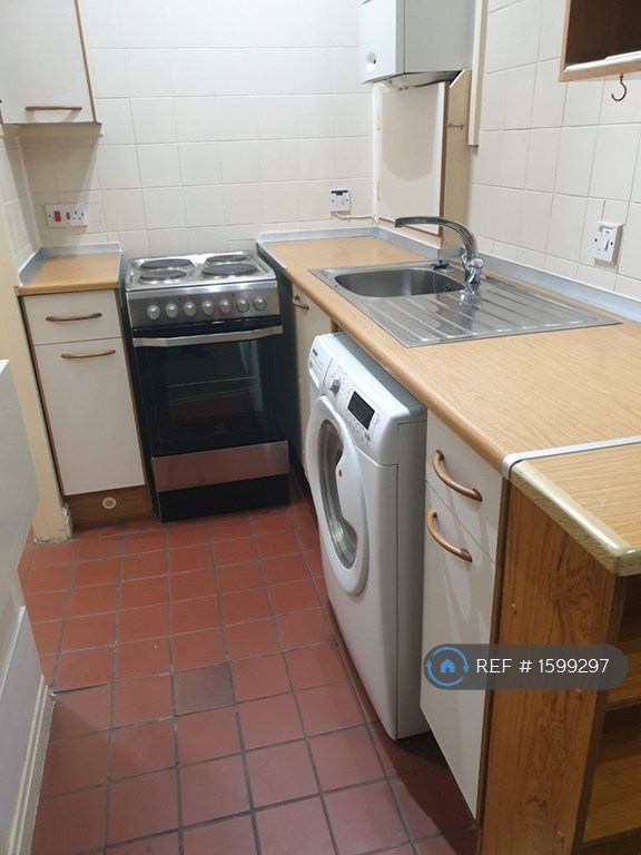 1 bedroom flat in Levenshulme, Manchester, M19 (1 bed) (#1599297)