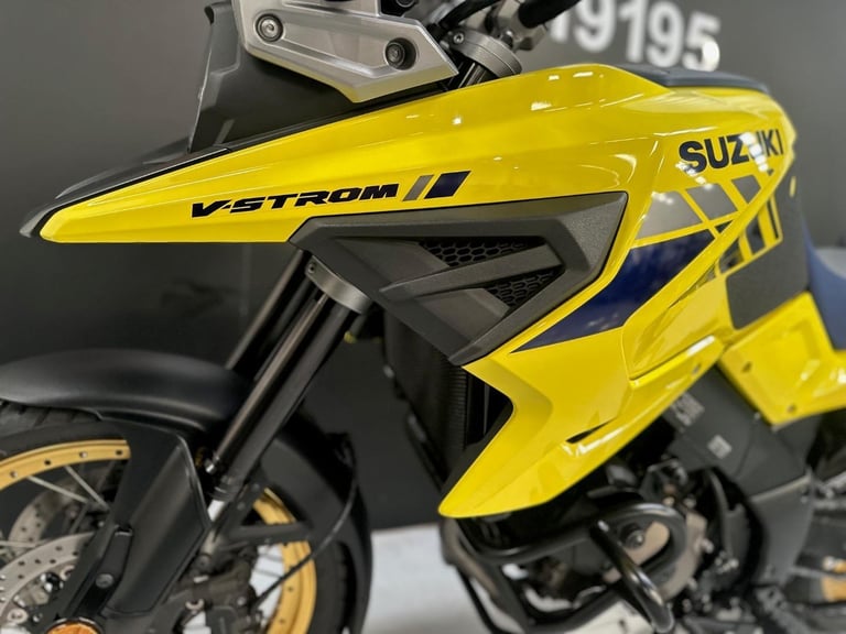 STUNNING ONE OWNER 2021/21 SUZUKI DL 1050 V-STROM XT MOTORCYCLE 