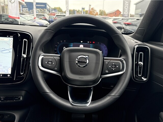 2022 Volvo XC40 2.0 B3P Plus Dark 5dr Auto ESTATE PETROL Automatic