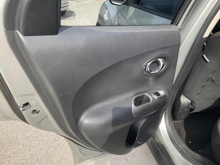 2011 Renault Laguna 2.0 dCi 150 Dynamique TomTom 5dr HATCHBACK Diesel Manual