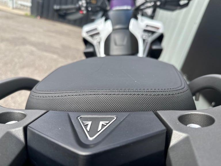 Triumph Tiger 1200 Rally Pro 2022/72 in White Motorcycle 