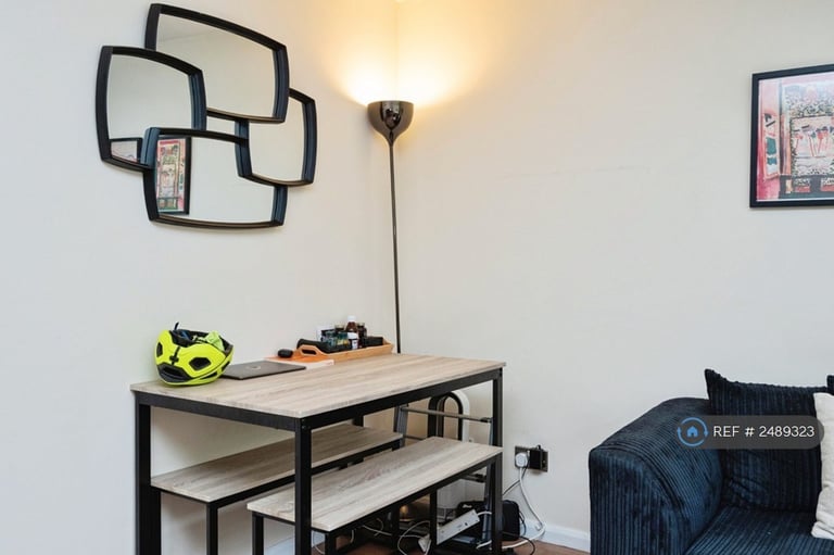 1 bedroom flat in Mill Court, London, E10 (1 bed) (#2489323)