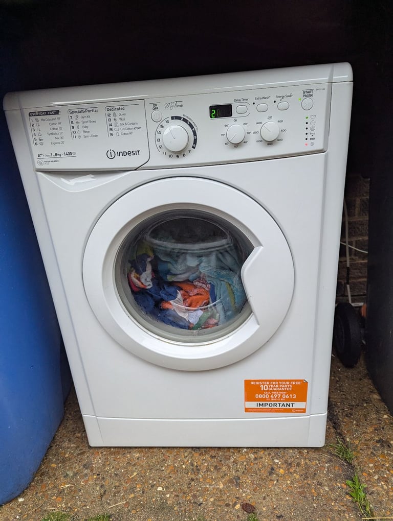 image for INDESIT 8KG WASHING MACHINE 