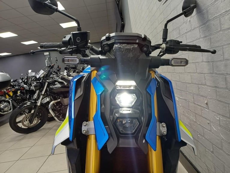Suzuki GSXS1000   22 plate  only 6615 miles  full service history  delivery p...