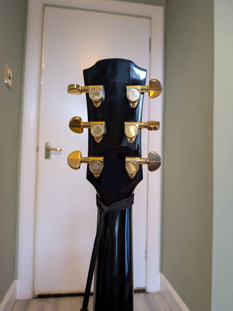 Yamaha CPX 900 SERIES semi-electric acoustic guitar 