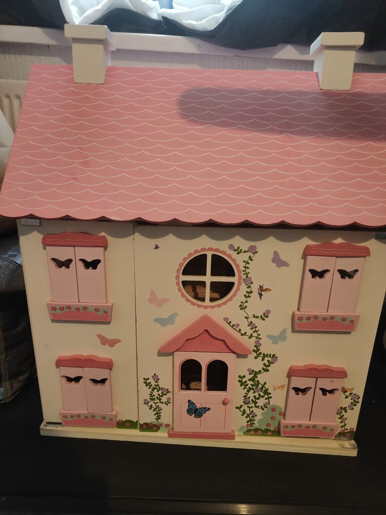 image for Dolls house only £10
