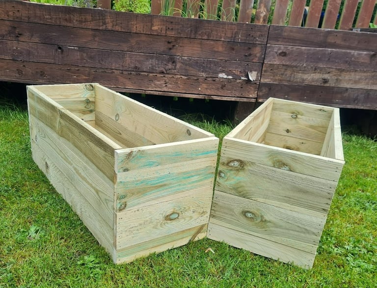 image for Deep tomatoes/herb/flower planter